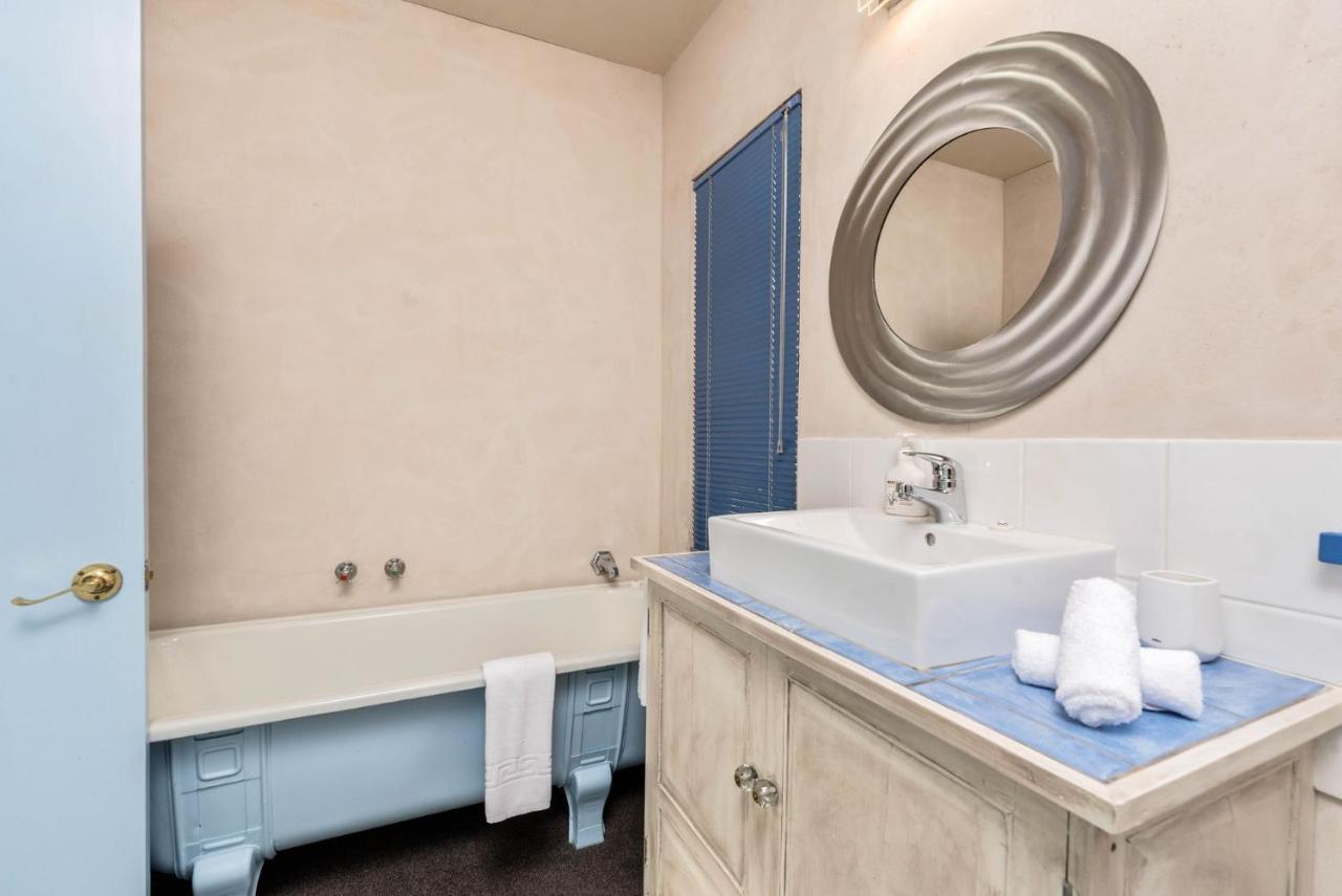 Sunny Lakeview Villa Queenstown Ngoại thất bức ảnh